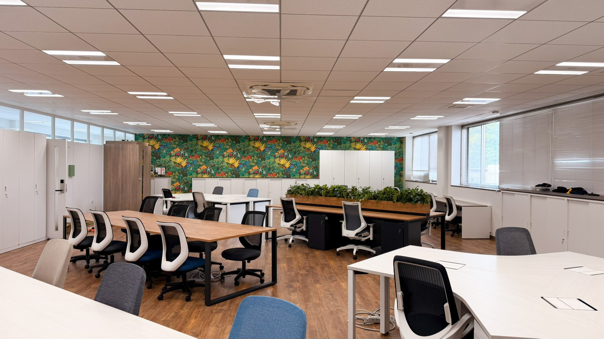 琉球通信工事様/西原事務所全面リニューアル